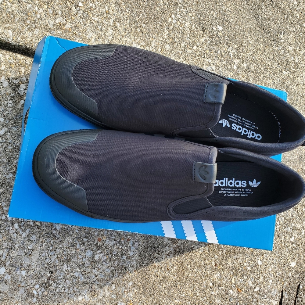 Adidas Originals men's canvas slip on sneakers